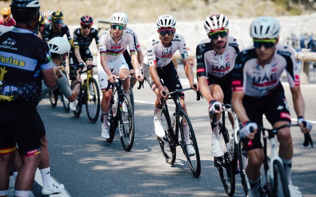 ISAAC DEL TORO, EL ESCUDERO PERFECTO: TRABAJÓ PARA POGACAR, FUE TERCERO Y SE METIÓ EN LA PELEA POR EL TOUR