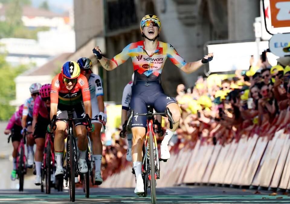 LORENA WIEBES IMPONE SU LEY EN EL TOUR Y ROMINA HINOJOSA ABRE UN NUEVO CAMINO PARA EL CICLISMO LATINOAMERICANO