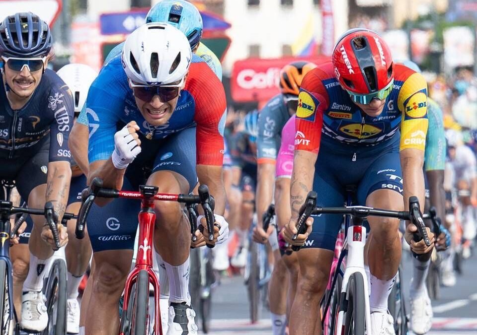 TRONCHON SORPRENDE AL PELOTÓN Y ENRIC MAS RESISTE CON EL ROJO EN LA VUELTA A ESPAÑA
